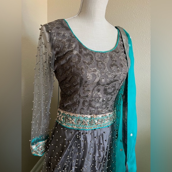 Designer Pakistani Lehnga Formal Skirt - Picture 4 of 6